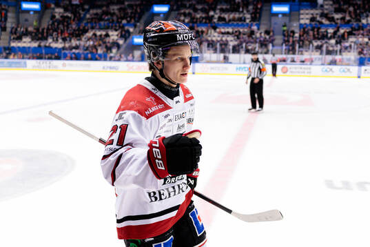 Örebros Patrik Puistola jublar