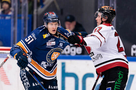 Växjös Emil Sylvegård och Örebros Peetro Seppälä