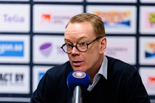 Örebros tränare Niklas Eriksson på presskonferens