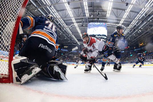 Örebros Kalle Kossila och Växjös Zachary Giuttari