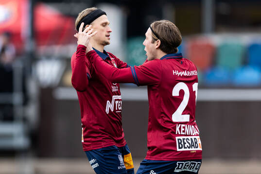 Örgrytes Charlie Vindehall jublar med William Kenndal