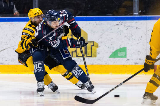 Skellefteås Oscar Lindberg och Linköpings Nicholas Shore