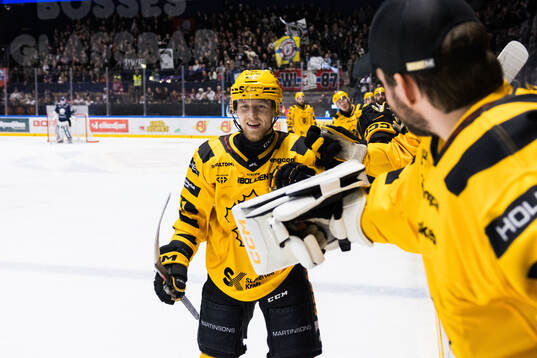 Skellefteås Jonathan Davidsson jublar