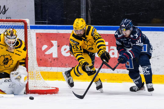 Skellefteås målvakt Linus Söderström och Luke Witkowski