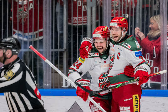 Modos Måns Carlsson och David Rundblad jublar