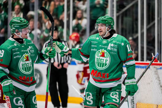 Rögles Anton Bengtsson och Dennis Everberg jublar