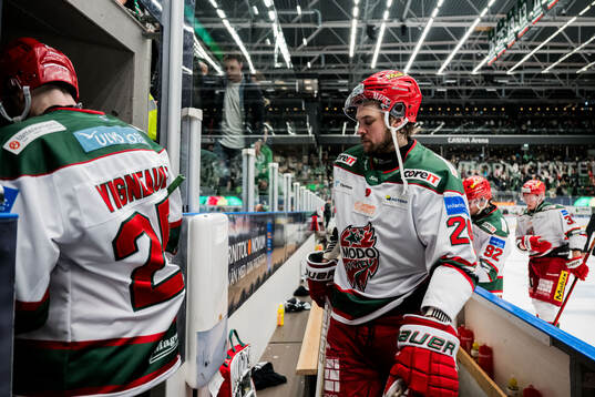 Modos Måns Carlsson deppar