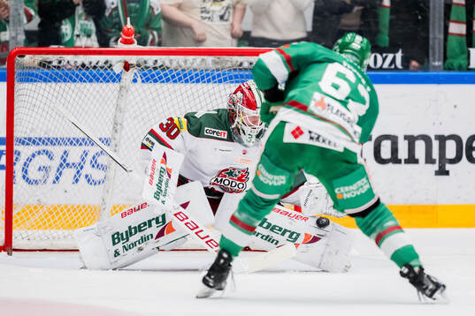 Modos målvakt Lassi Lehtinen och Rögles Lubos Horky