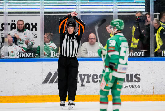 Domare Linus Öhlund dömmer straff