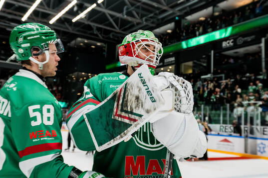 Rögles Filip Johansson och målvakt Arvid Holm jublar