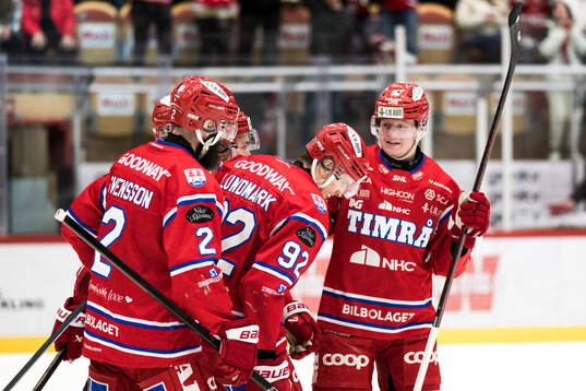 Timrås Anton Lundmark jublar