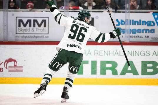 Färjestads David Tomasek jublar