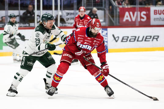 Färjestads Oskar Steen och Timrås Per Svensson