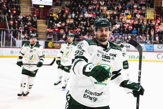 Färjestads David Tomasek jublar