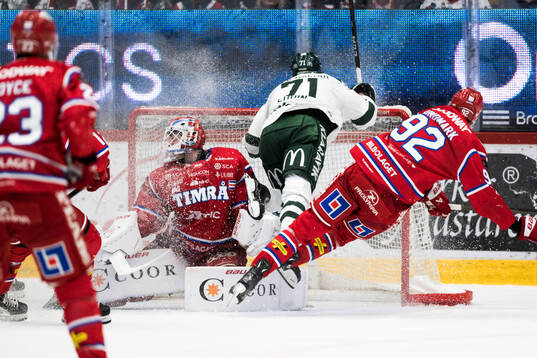 Färjestads Viktor Lodin gör 2-3