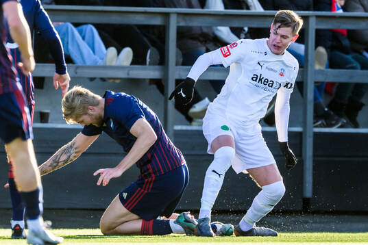 Östers Mattis Adolfsson och Helsingborgs Taylor Silverholt