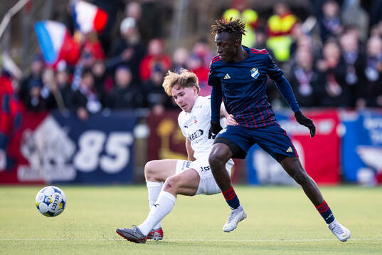Helsingborgs Simon Bengtsson och Östers Youssoupha Sanyang