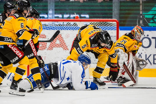 Leksands Joonas Lyytinen mot Luleås Marcus Hardegård och