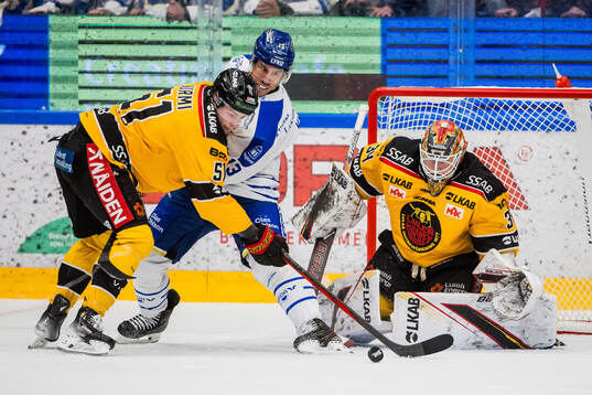 Luleås Markus Nurmi och Leksands Jon Knuts och Luleås