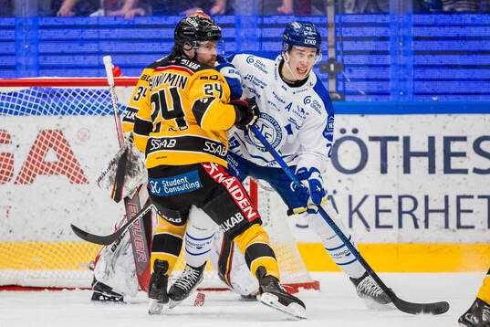 Luleås Brendan Shinnimin och Leksands Lukas Vejdemo