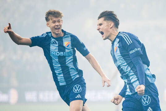 Djurgårdens Nino Zugelj jublar med Patric Åslund