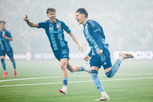 Djurgårdens Nino Zugelj jublar med Patric Åslund