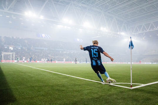 Djurgårdens Oskar Fallenius med en hörna