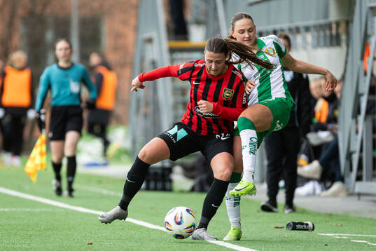 Brommapojkarnas Emilia Hjertberg och Hammarbys Vilde Hasund
