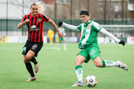 Brommapojkarnas Johanna Svedberg och Hammarbys Julie