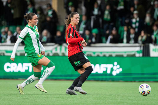 Hammarbys Vera Blom och Brommapojkarnas Emilia Hjertberg
