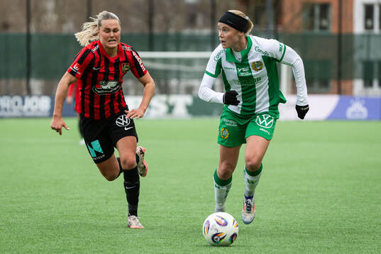 Brommapojkarnas Johanna Svedberg och Hammarbys Julie