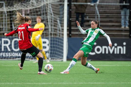 Brommapojkarnas Paula Broddner Klingspor och Hammarbys