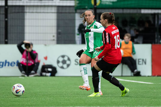 Hammarbys Athinna Persson Lundgren och Brommapojkarnas Ida