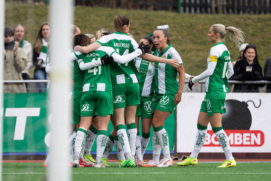 Hammarbys Vilde Hasund jublar med lagkamrater