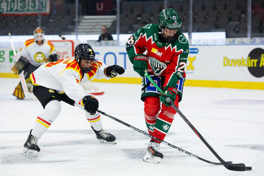 Brynäs Jenny Antonsson och Frölundas Hanna Olsson