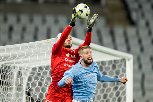Västerås målvakt André Bernardini och Malmö FFs Pontus