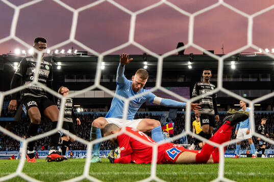 Malmö FFs Anders Christiansen och Västerås målvakt