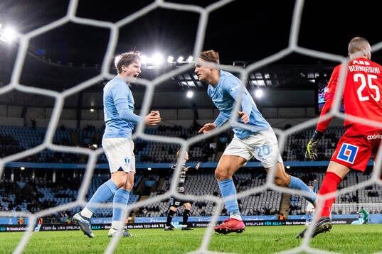 Malmö FFs Johan Karlsson och Erik Botheim jublar