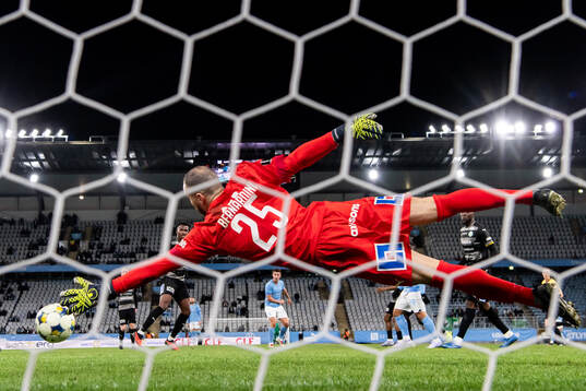 Malmö FFs Lasse Berg Johnsen gör 3-0 bakom Västerås