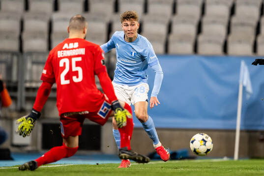 Malmö FFs Hugo Bolin och Västerås målvakt André