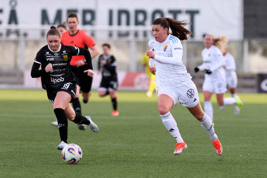 Djurgårdens Pauline Hammarlund och Umeås Elvira