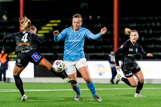Växjö DFFs Mimmi Nurmela och Malmö FFs Sara Kanutte