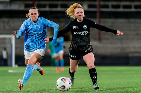 Malmö FFs Tuva Skoog och Växjö DFFs Sophia Redenstrand