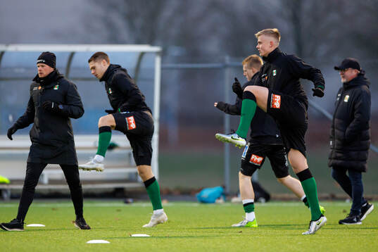 Varbergs spelare värmer