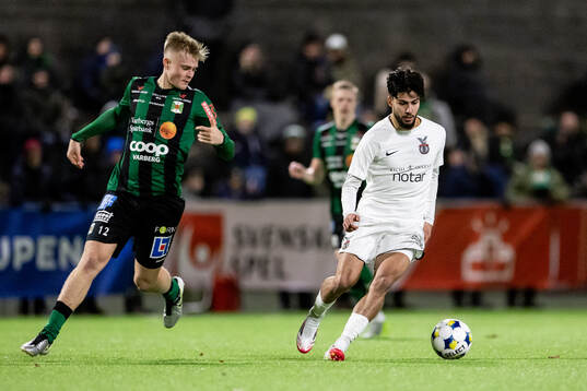 Varbergs Edvin Tellgren och FC Stockholms Tiago Silva