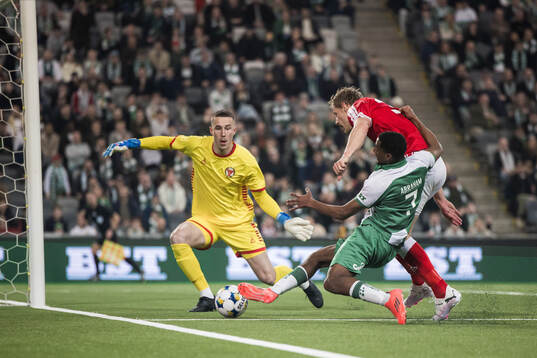 Hammarbys Paulos Abraham, Kalmars målvakt Samuel Brolin