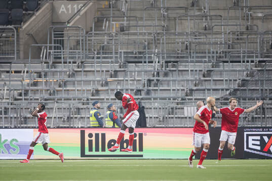 Kalmars Aboubacar Keita och Abdi Sabriye reagerar