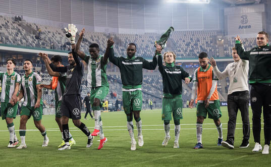 Hammarbys spelare jublar
