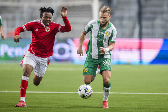 Kalmars Isaac Atanga och Hammarbys Simon Strand
