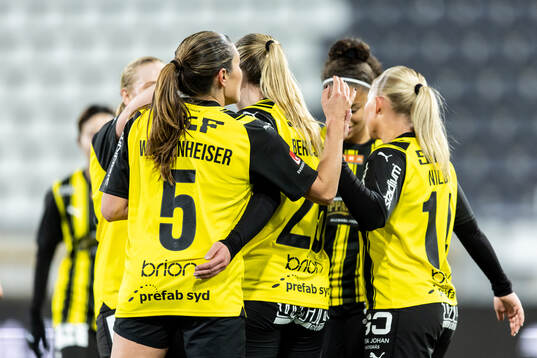 Häckens spelare jublar